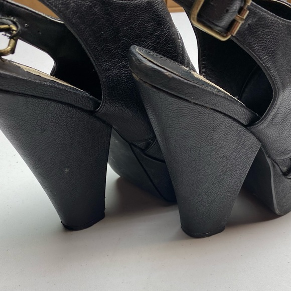 Steve Madden BLK Faux Leather Chunky Heel Sandals, 7 Spring Sale - Picture 3 of 8